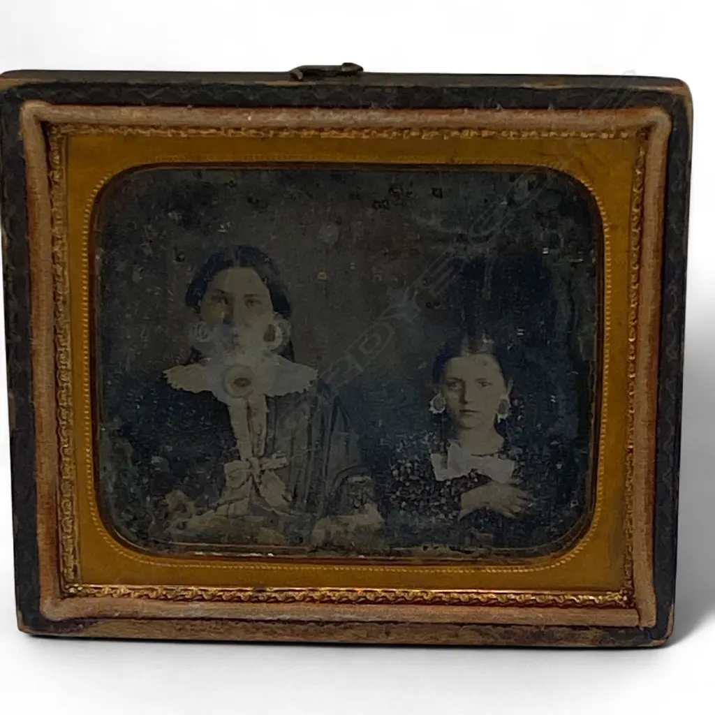 Gilt framed and leather cased daguerreotype - woman and child, Image 1++